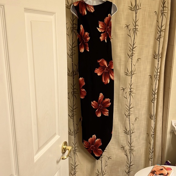 A black crepe hi/Lo dress with maroon magnolias and cut in shoulder. A beauty 🌺 - Picture 11 of 15